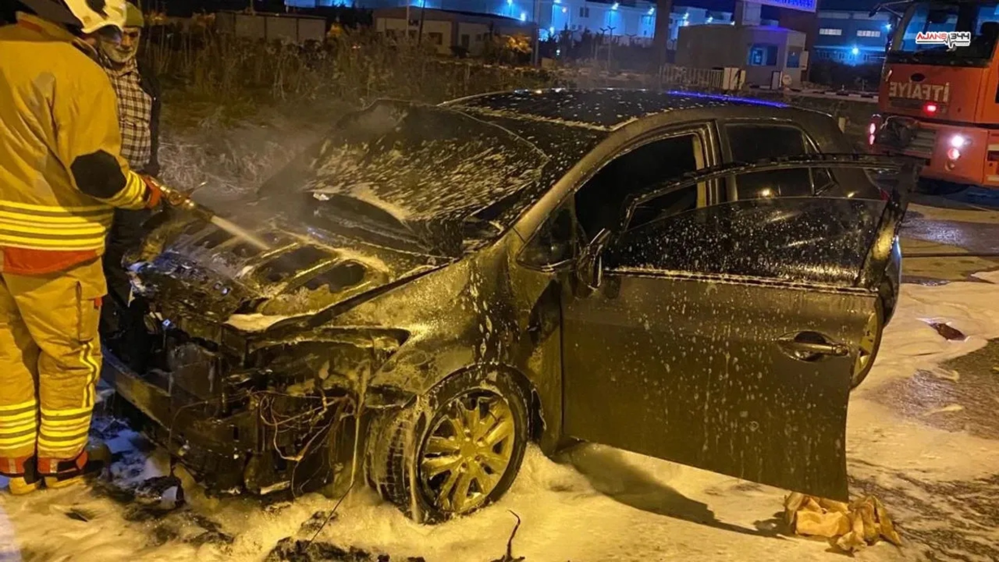 Türkoğlu’nda Seyir Halindeki Otomobil Alev Alev Yandı: Facianın Eşiğinden Dönüldü