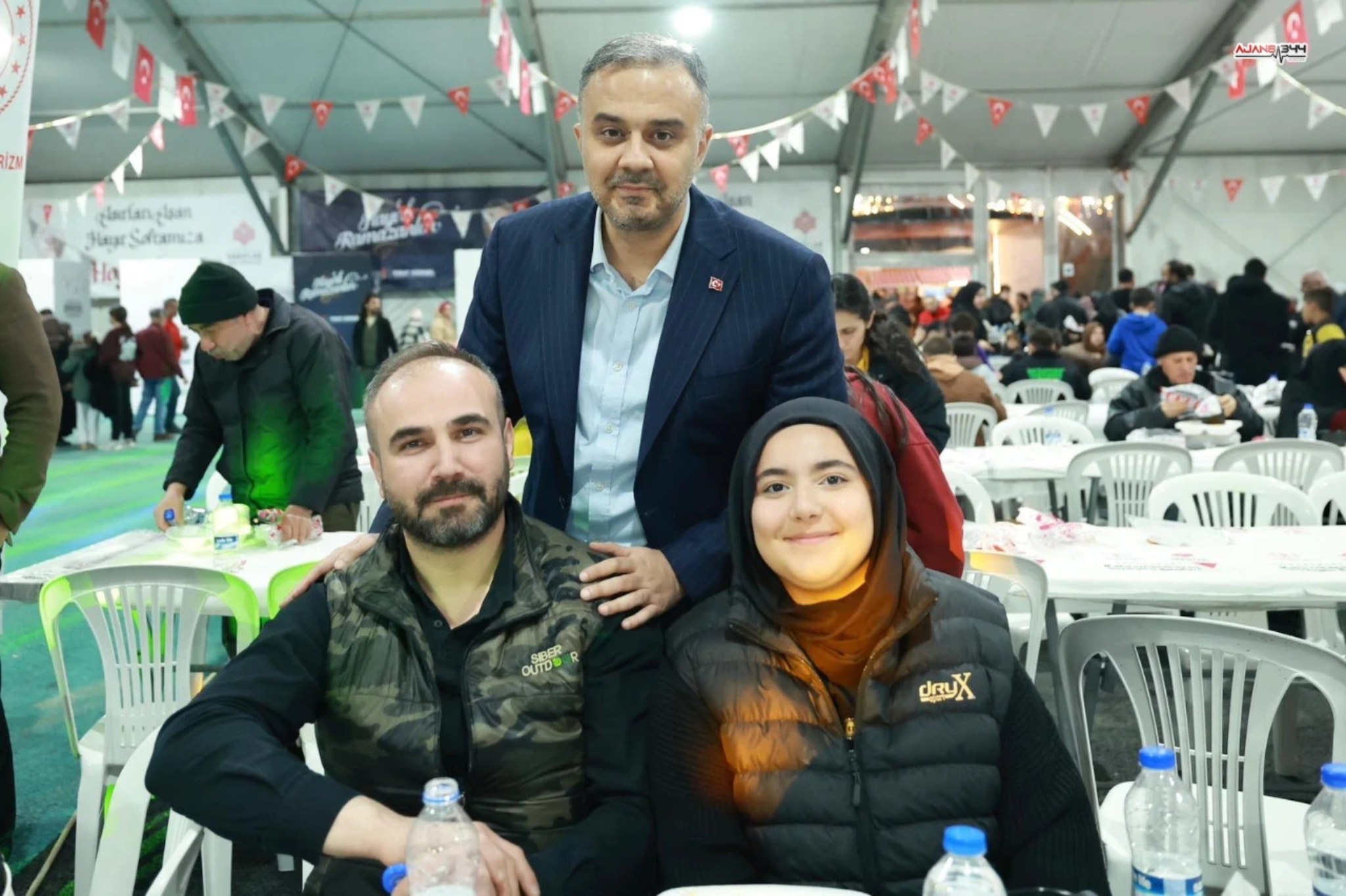 Başkan Toptaş, İftar Çadırında Vatandaşlarla Buluştu; Ramazan Sokağı’nı Ziyaret Etti
