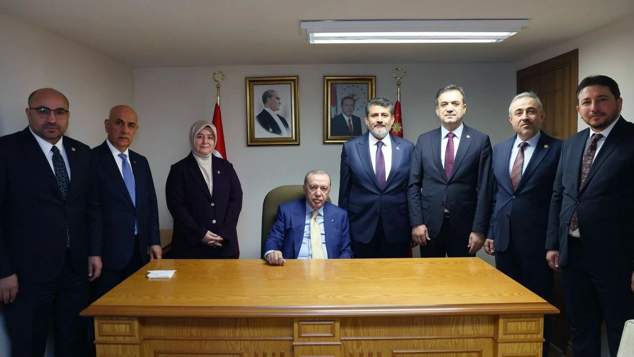 Kahramanmaraş Milletvekillerinden Cumhurbaşkanı Erdoğan’a  Doğum Günü Sürprizi