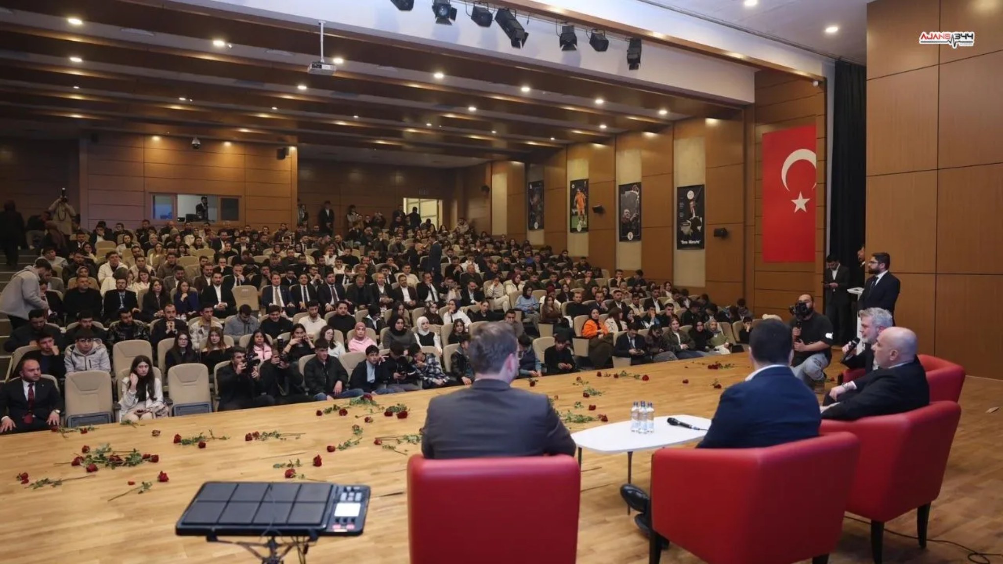 Kahramanmaraş’ta “Söz Gençlikte” Buluşması: Gençler Sorularını Sordu, Yöneticiler Dinledi