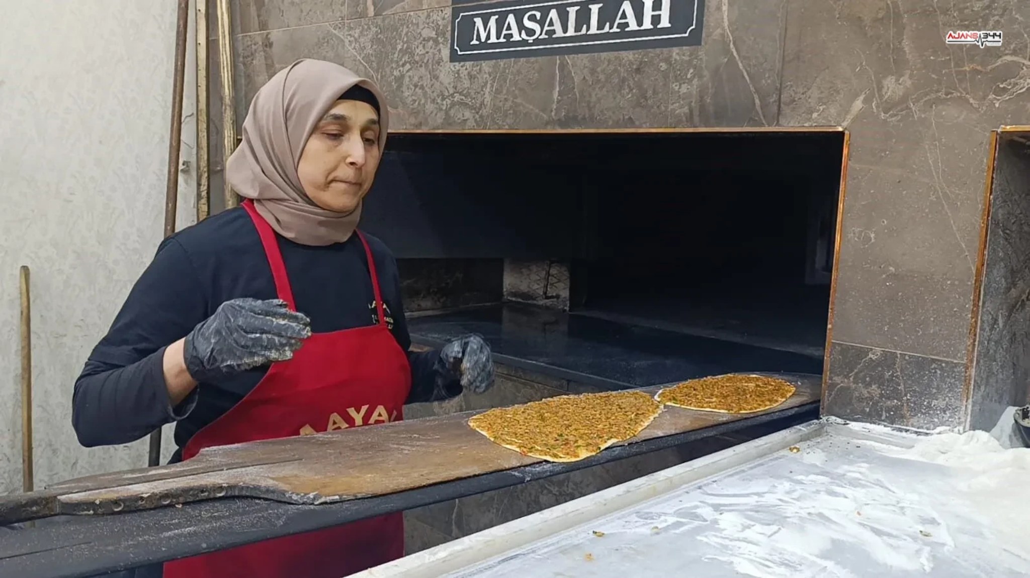 Kahramanmaraş’ta 4 Çocuk Annesi Lahmacun Ustası Oldu: Küreği Elinde Fırının Başında