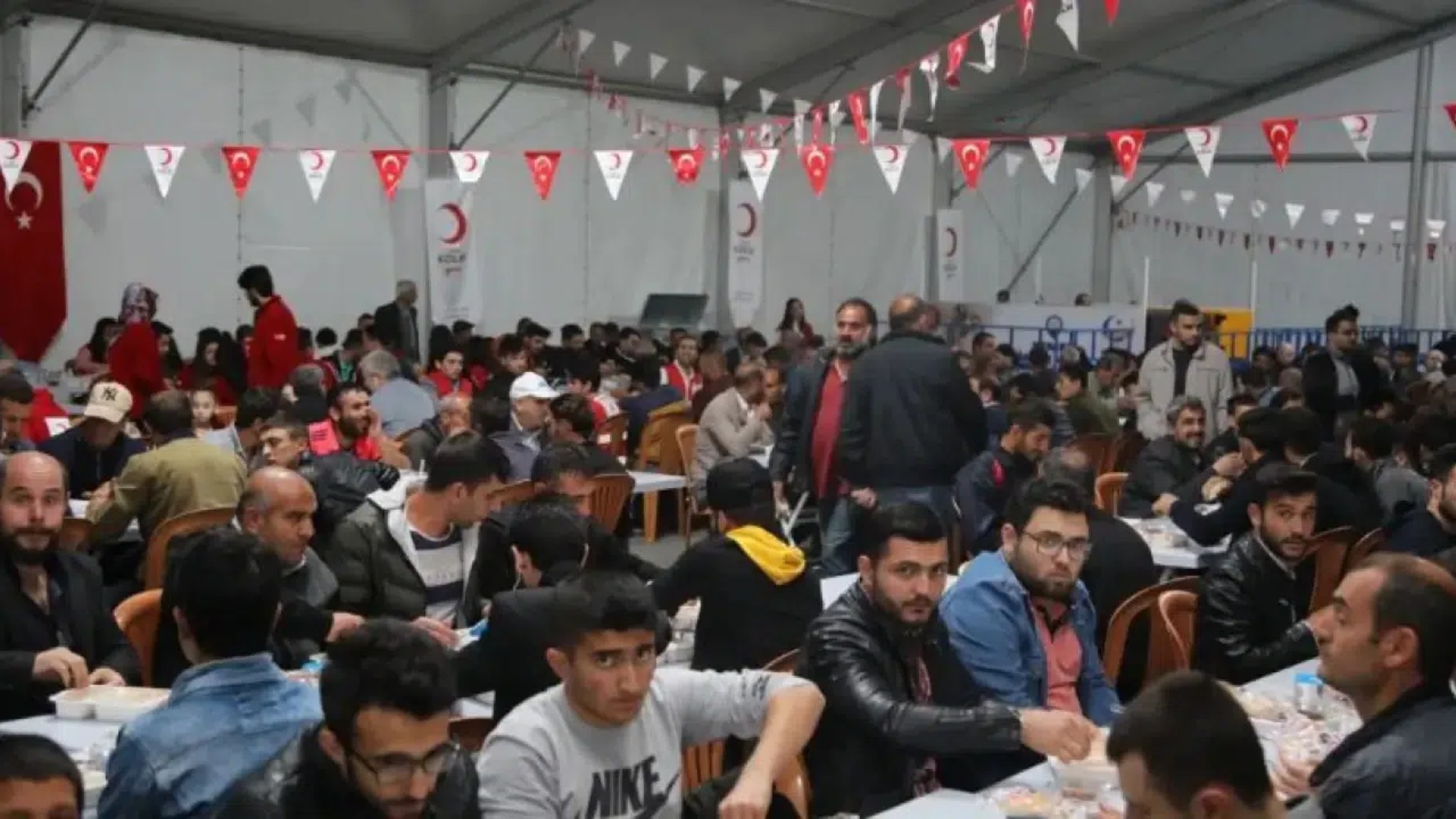 Çağlayancerit’te Ramazan Sofrası Kuruluyor