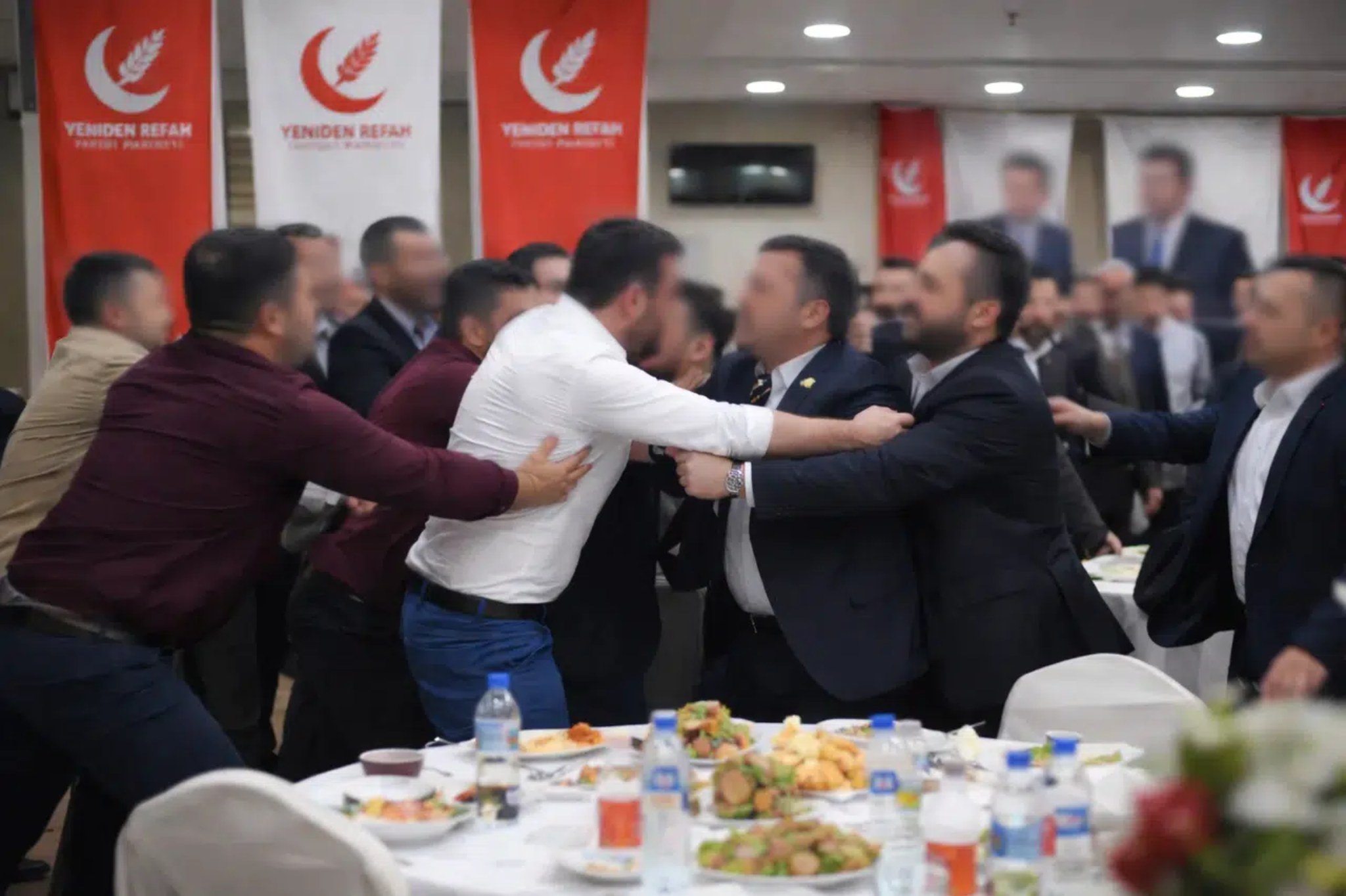 İftar Programında Yaşanan Tartışma Gündem Oldu