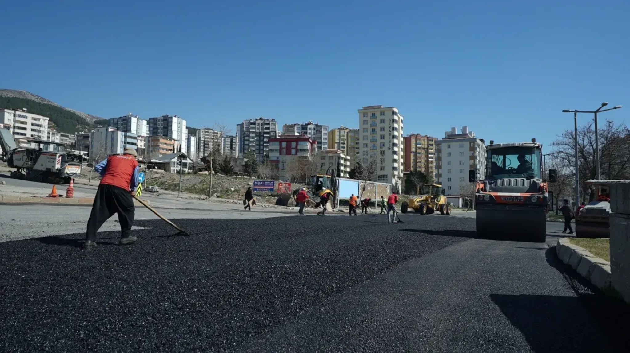 Büyükşehir’den İki İlçede Asfalt Seferberliği