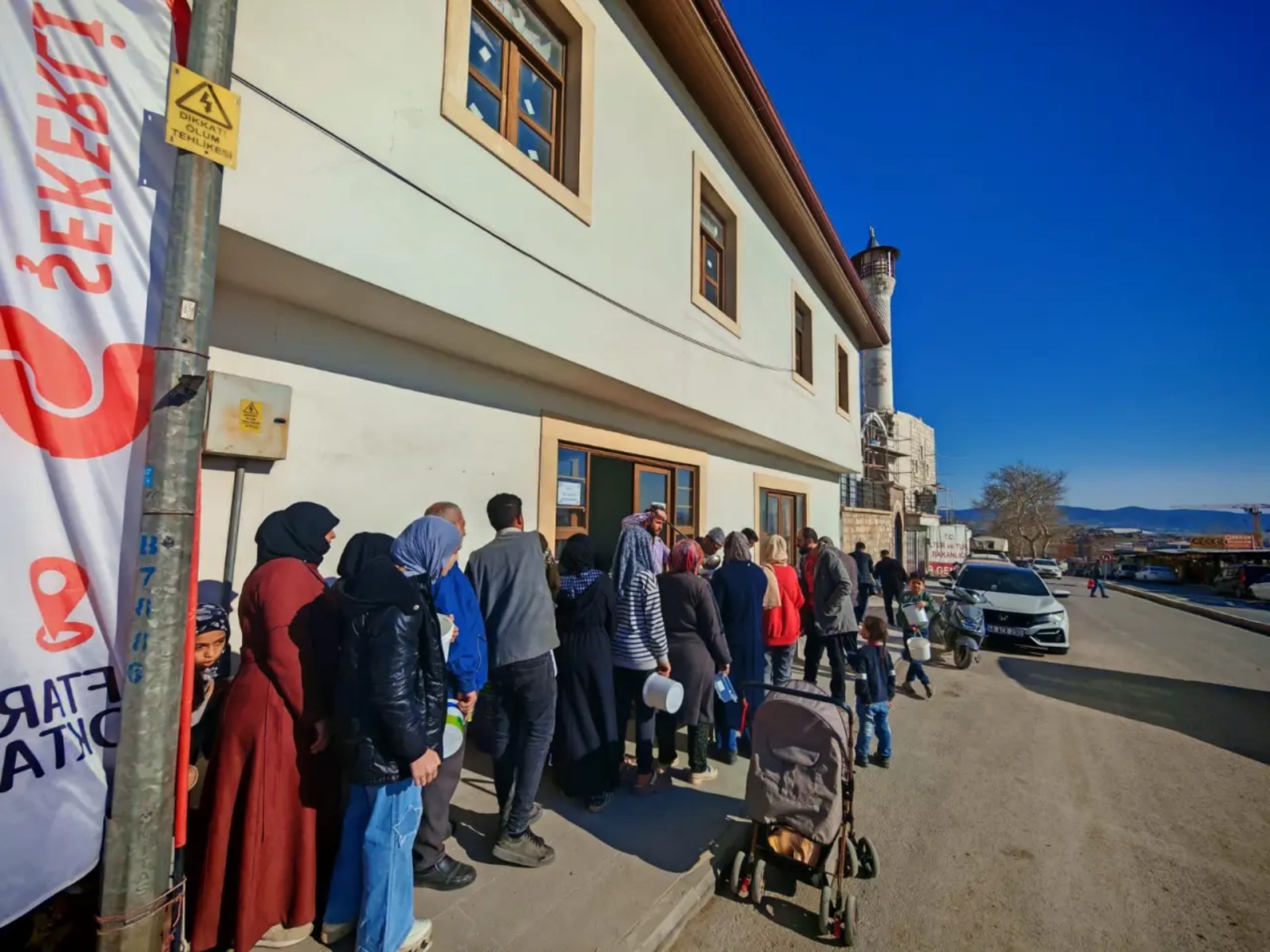 Şekerli Vakfı Her Gün 2 Bin Kişiye İftar Veriyor