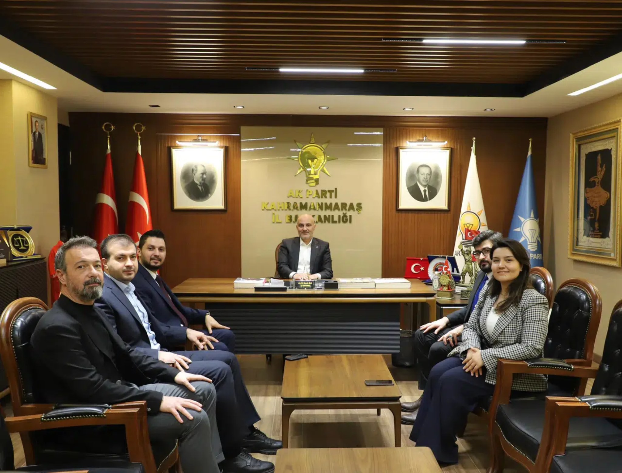 Genç Kahramanmaraşlılar Derneği, AK Parti İl Başkanı Burak Gül'ü Ziyaret Etti