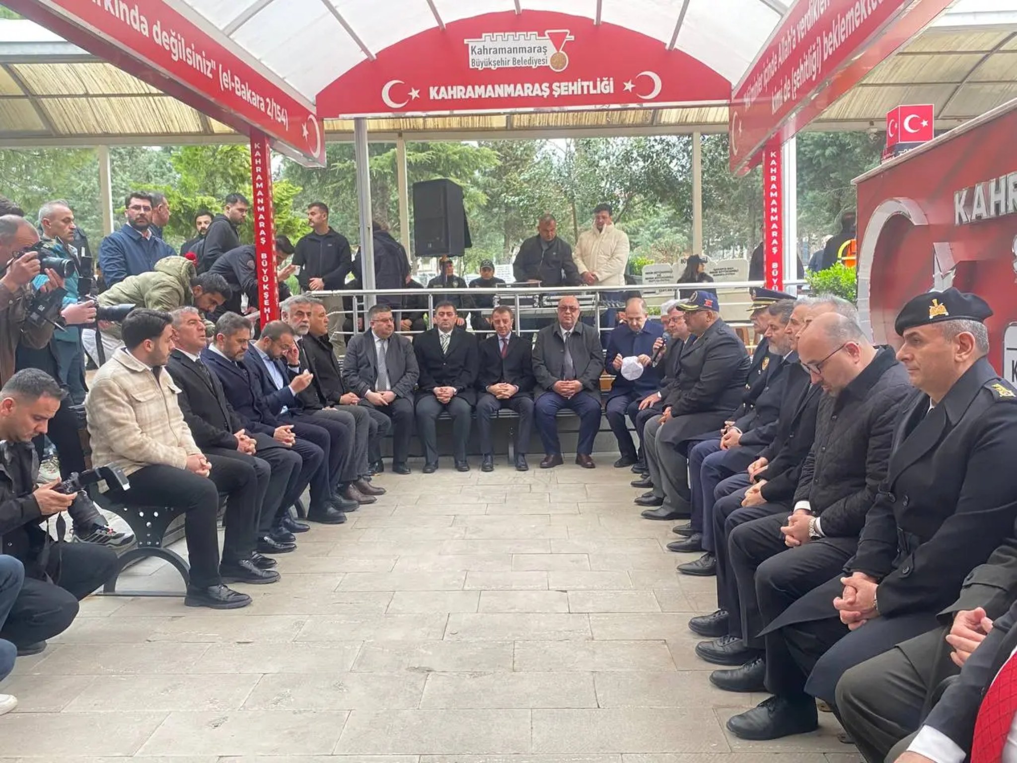 Kahramanmaraş'ta Bayram Şehitlik Ziyaretleriyle Başladı