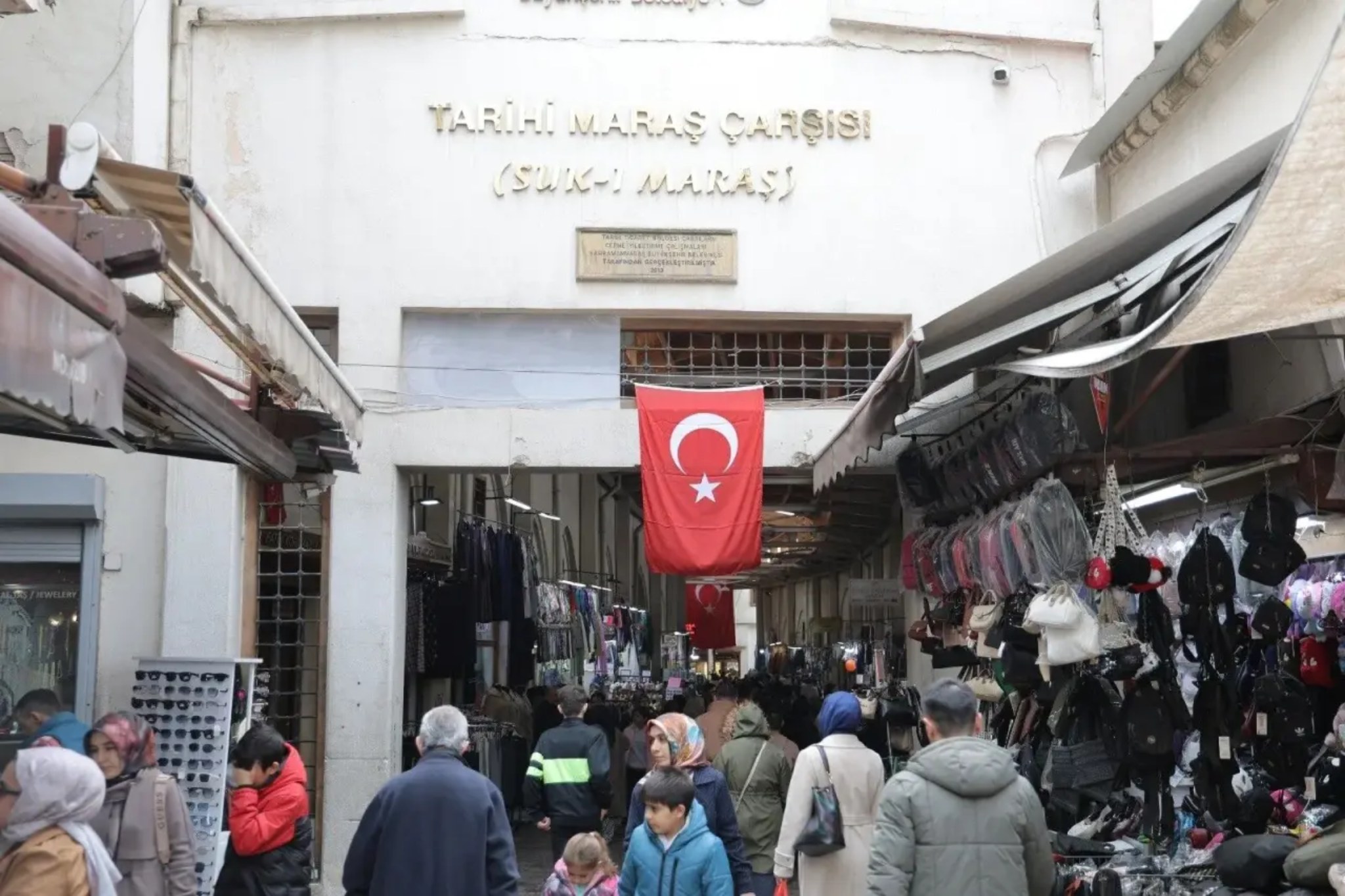 Tarihi Kapalı Çarşı’da Bayram Alışverişi Yoğunluğu Zirveye Ulaştı