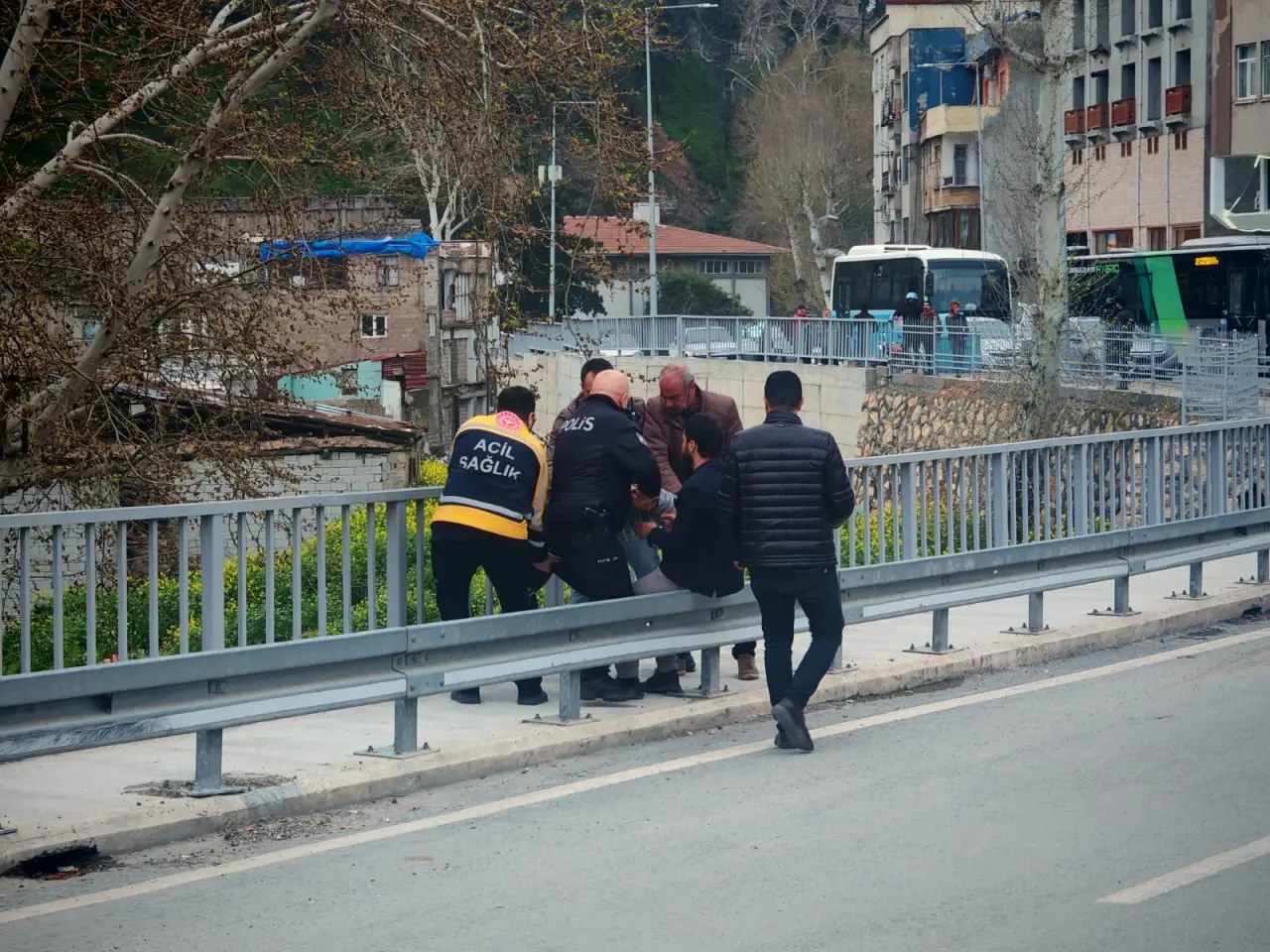 Kanlıdere Köprüsü'nde İntihar Girişimi! Ekipler Seferber Oldu