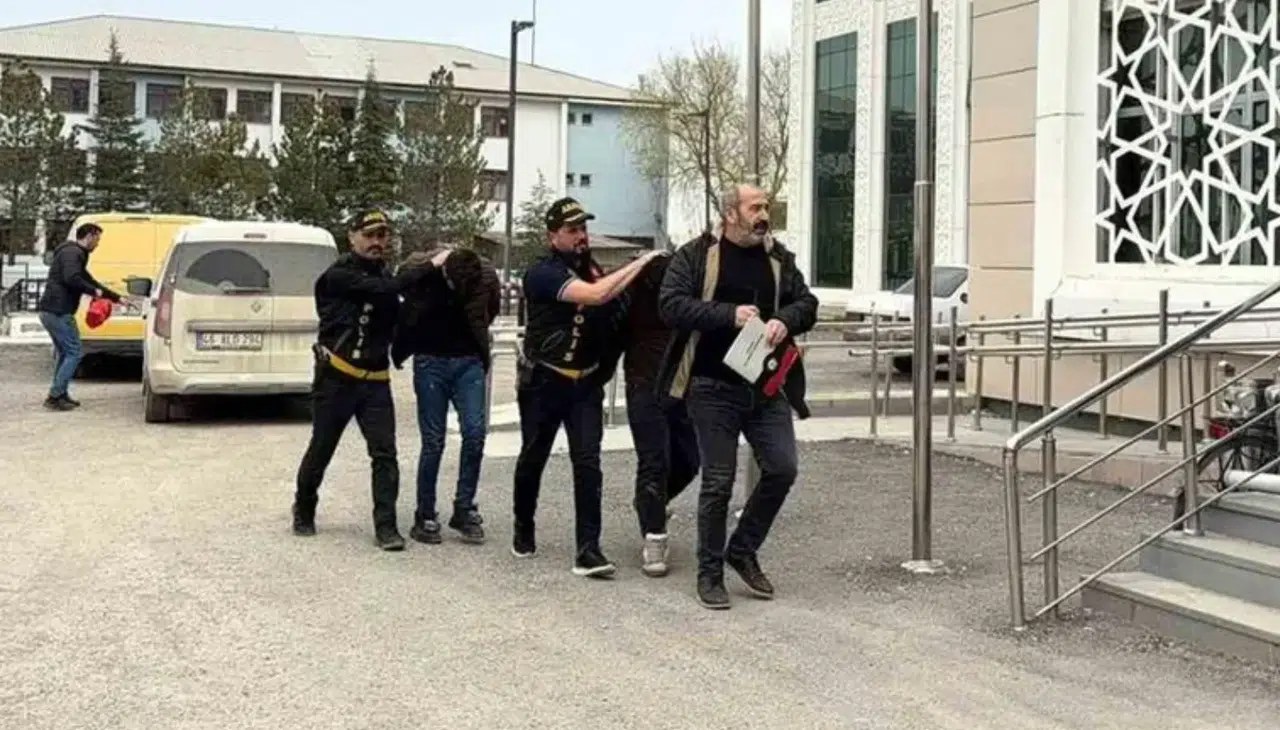 Kahramanmaraş'ta Sahte Polis Dolandırıcılığı: 2.1 Milyonluk Vurgun!