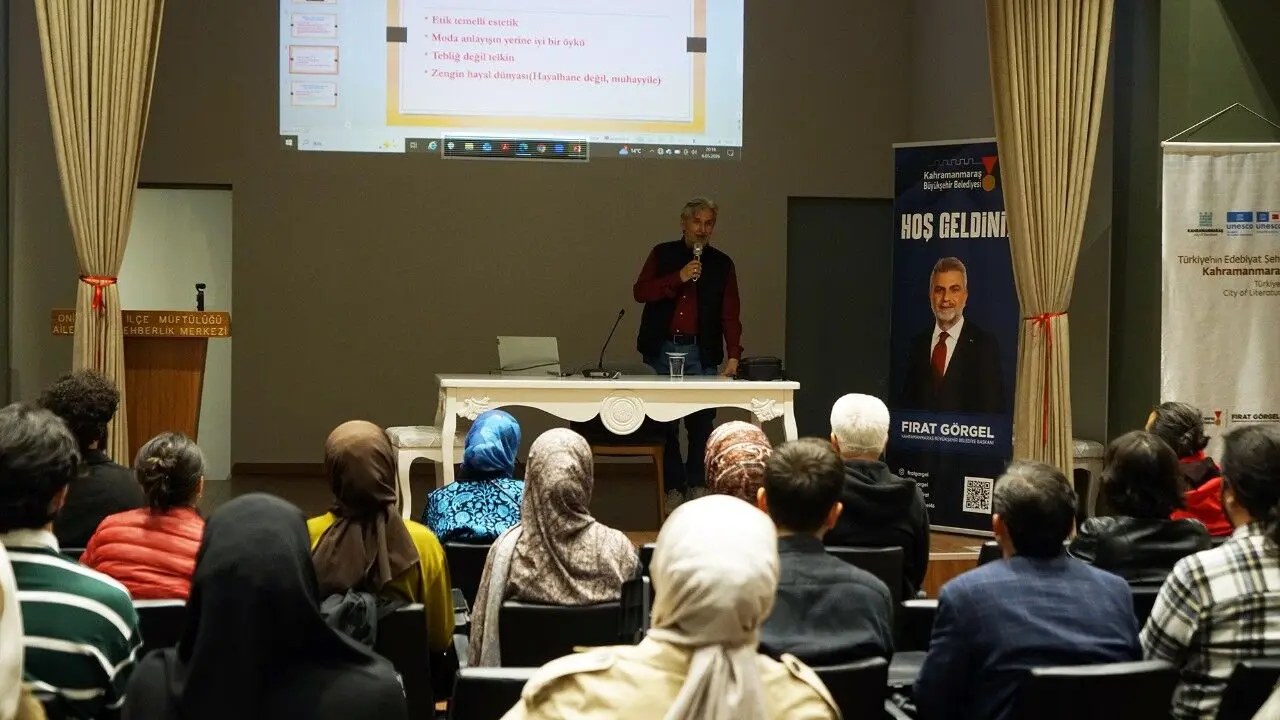 Yazarlık Akademisinde Edebiyatın Kalbe Dokunan Yönü Konuşuldu