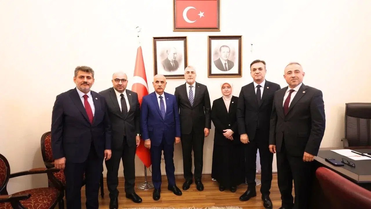 Kahramanmaraş Heyeti Bakan Işıkhan ile Bir Araya Geldi
