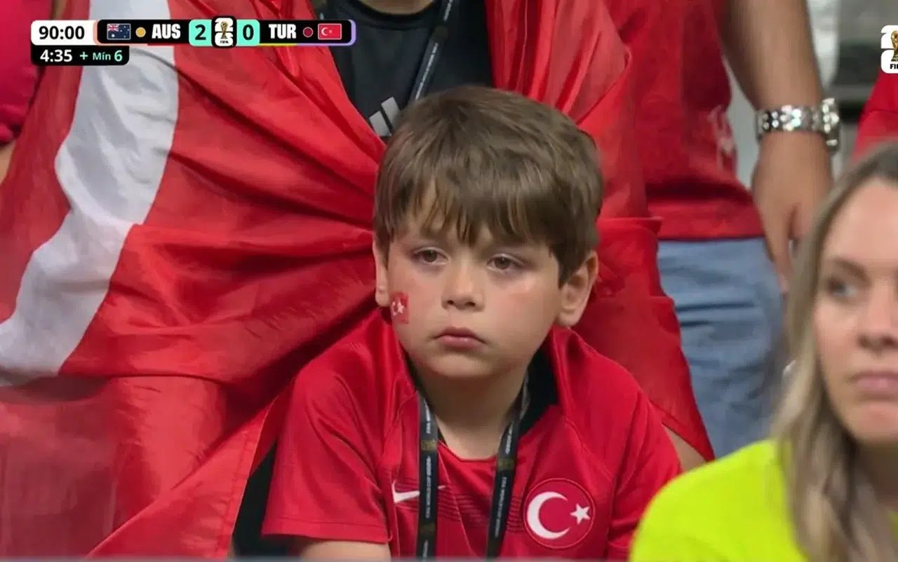 Avustralyalı Şahıs, Maçta Ağlayan Türk Çocukla Dalga Geçti!