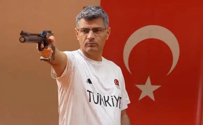 Milli Sporculardan Jandarma’ya Anlamlı Kutlama