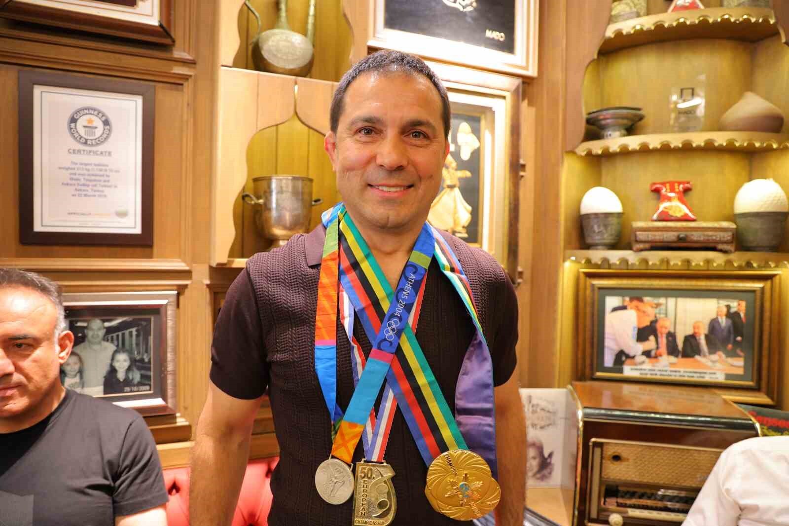 Şeref Eroğlu'ndan Dulkadiroğlu Belediyesine İsim Tepkisi