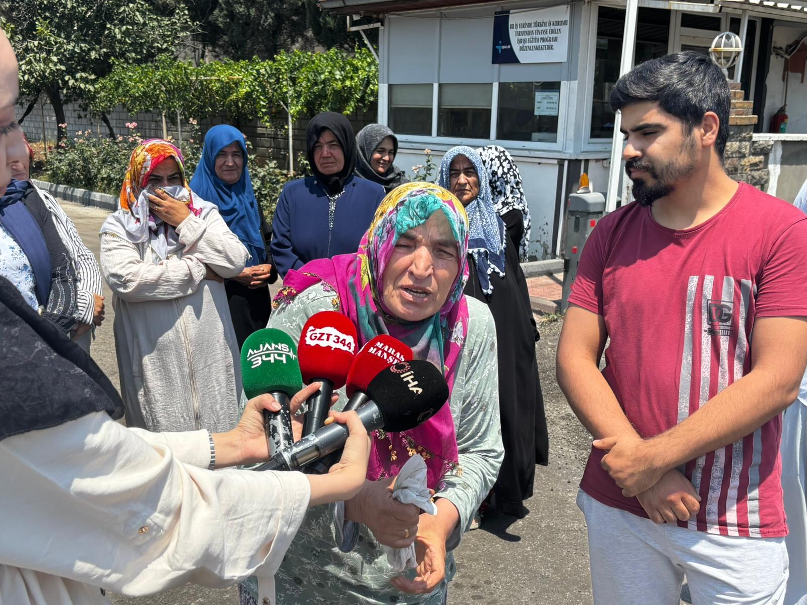 Karaziyaret Mahallesi'nde Fabrika İsyanı: "Çocuklarımızı Dışarı Çıkaramıyoruz"