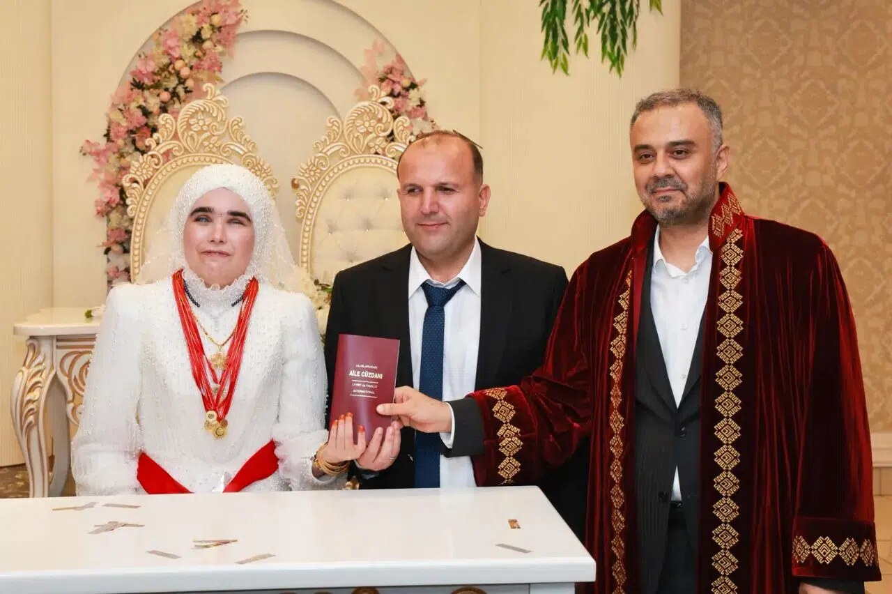 Kahramanmaraş'ta Görme Engelli Eğitmen Çiftin Düğününde Sevgi Engelleri Aştı