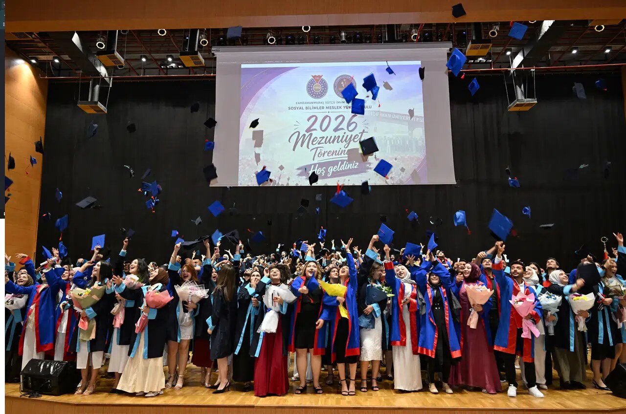 KSÜ Sosyal Bilimler MYO'da Mezuniyet Coşkusu Yaşandı