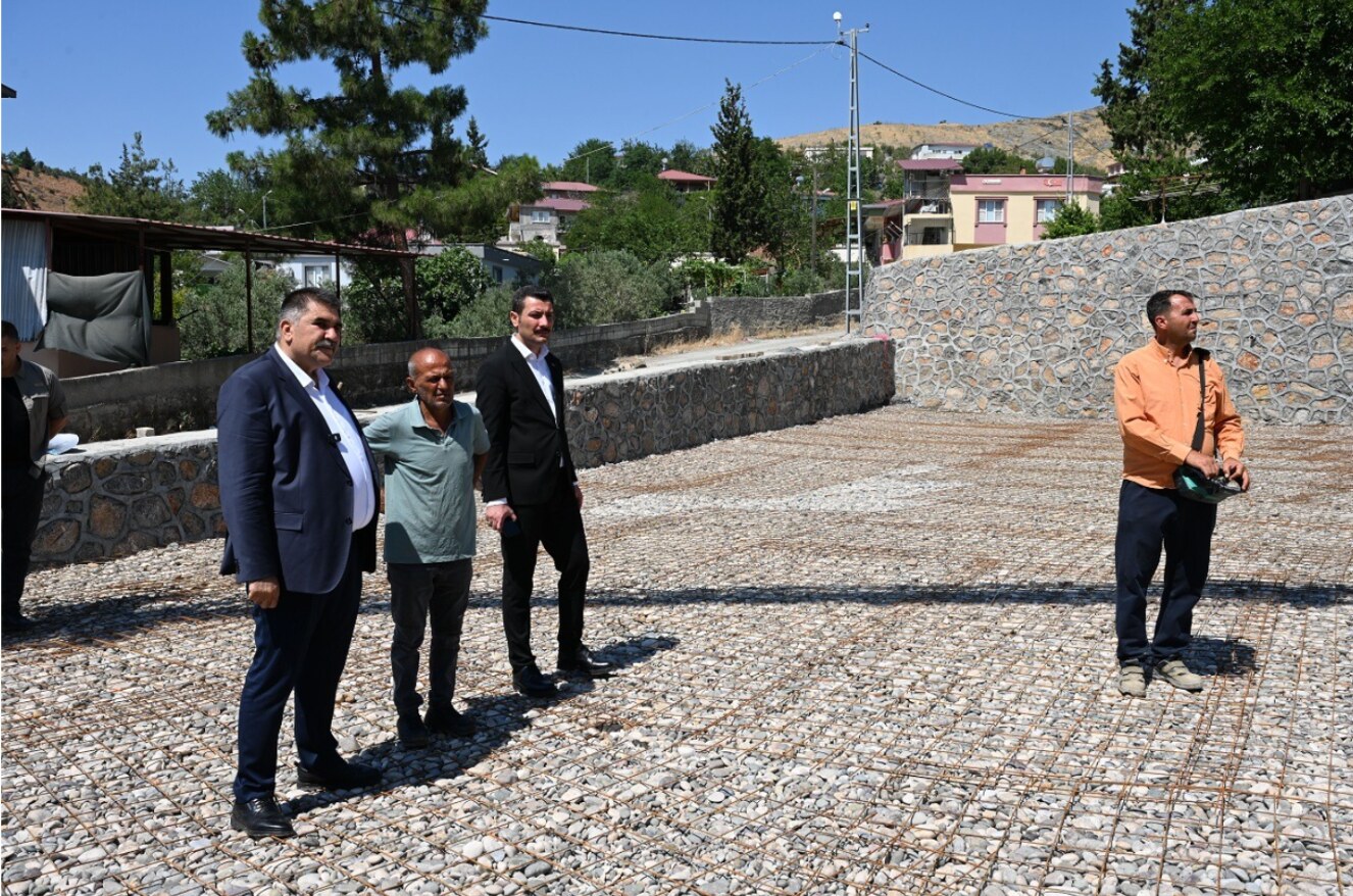 Başkan Karaca Ceceli'de Sahaya İndi! Taziye Evinde Çalışmalar Hızlandı