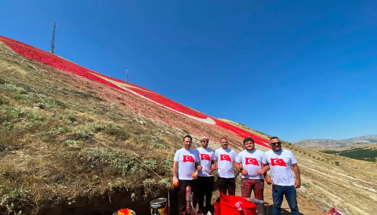 Dev Türk Bayrağı'nın Bakım ve Onarımı Tamamlandı