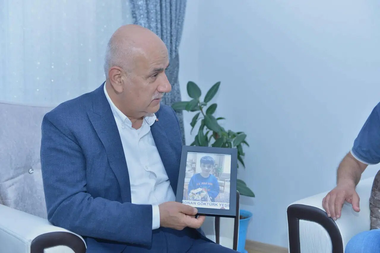 Vahit Kirişci'den Adnan Göktürk Yeşil'in Ailesine Taziye Ziyareti