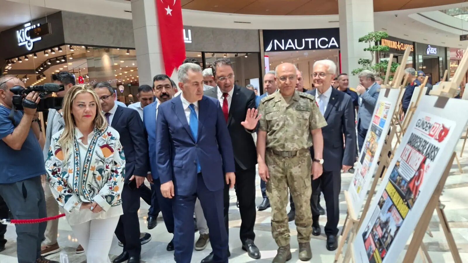 15 Temmuz Manşetleri Gazetecilik Atölyesi İzmir'de Sergiye Açıldı