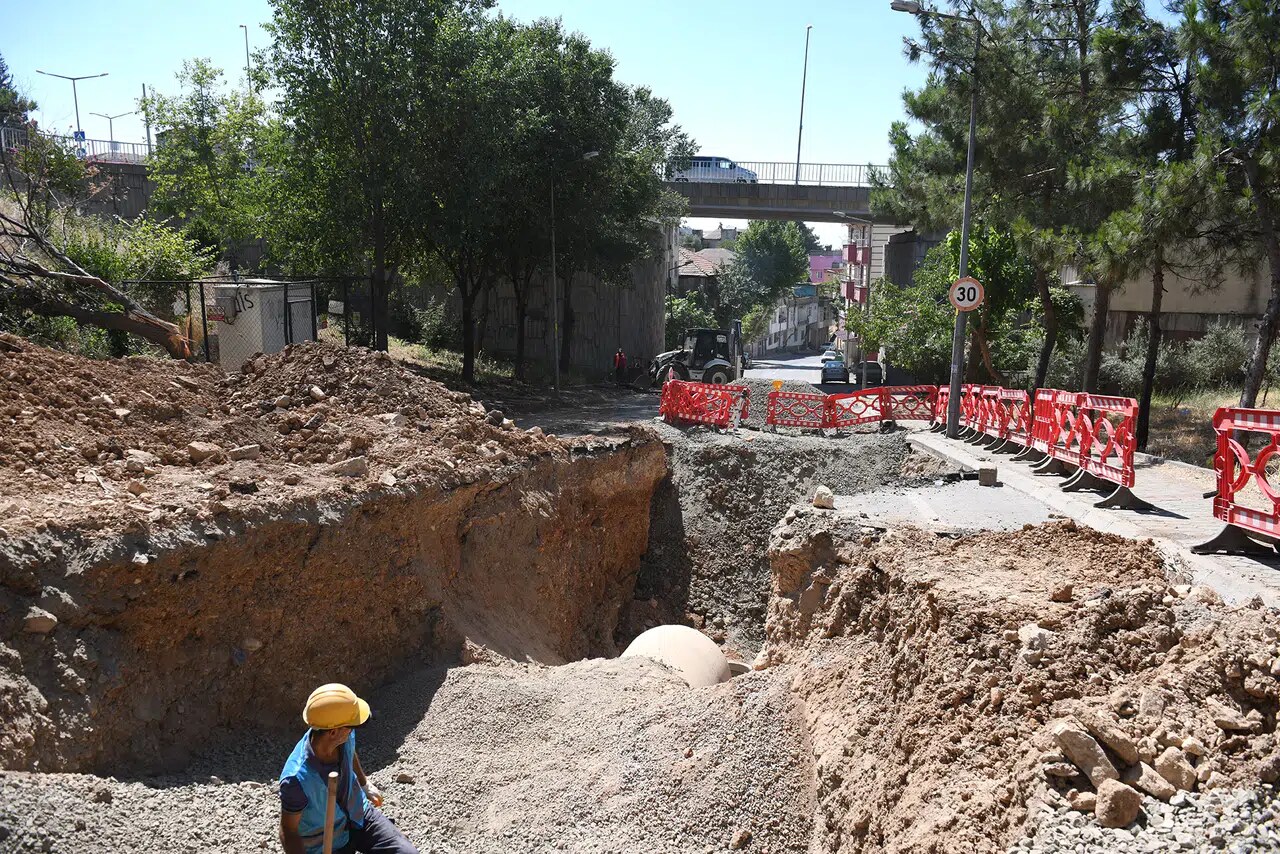 Onikişubat'ta Dev Altyapı Mesaisi! Akdere Caddesi Değişiyor
