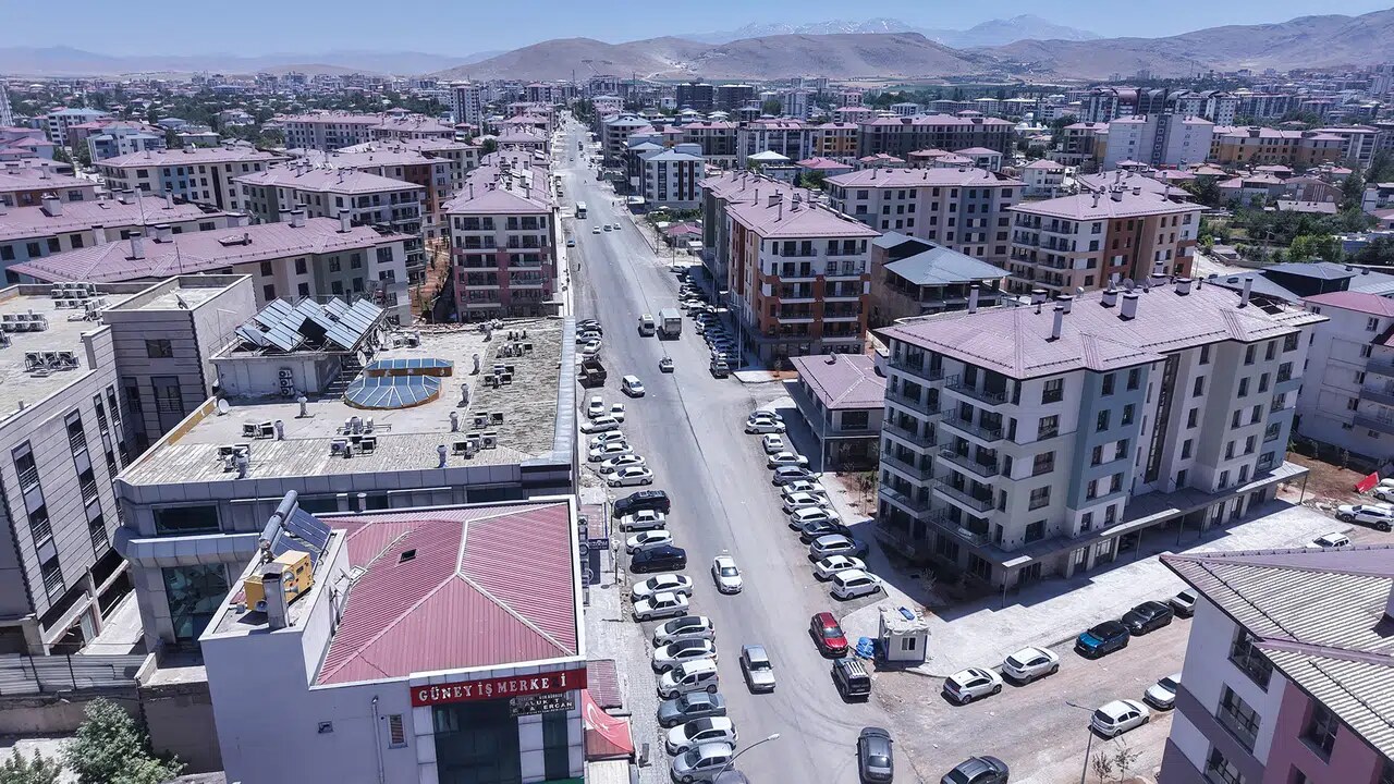 Sadece Asfalt Değil! Elbistan'daki O Cadde Baştan Sona Yenilenecek