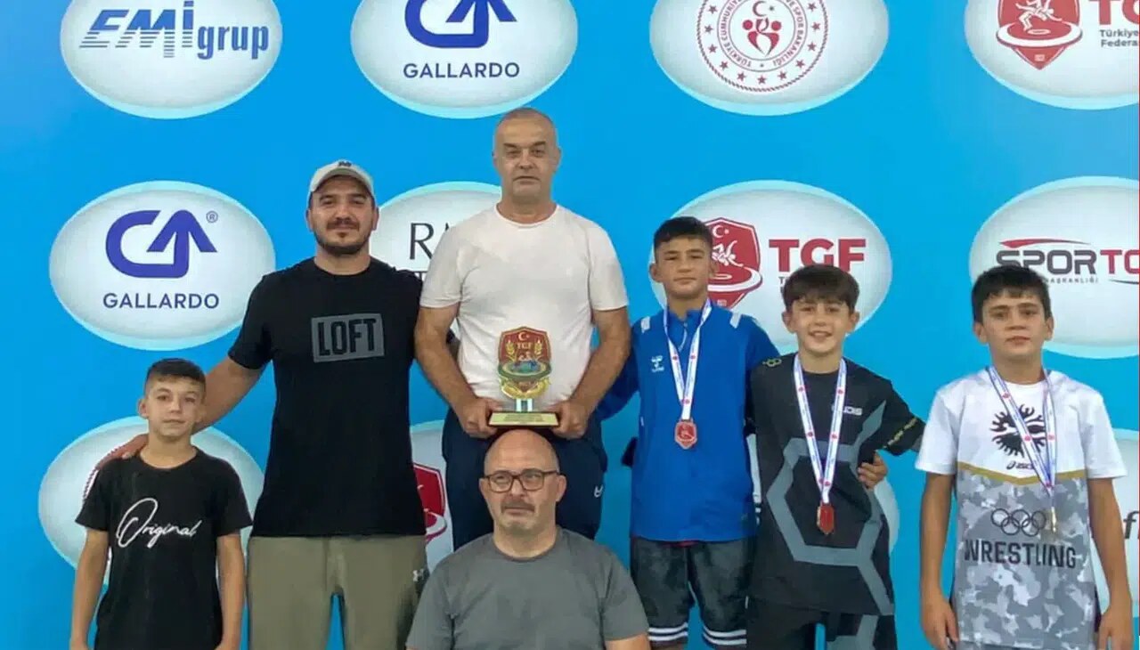 Ankara'da Kahramanmaraş Rüzgârı Esti: Minik Güreşçiler Türkiye İkincisi Oldu