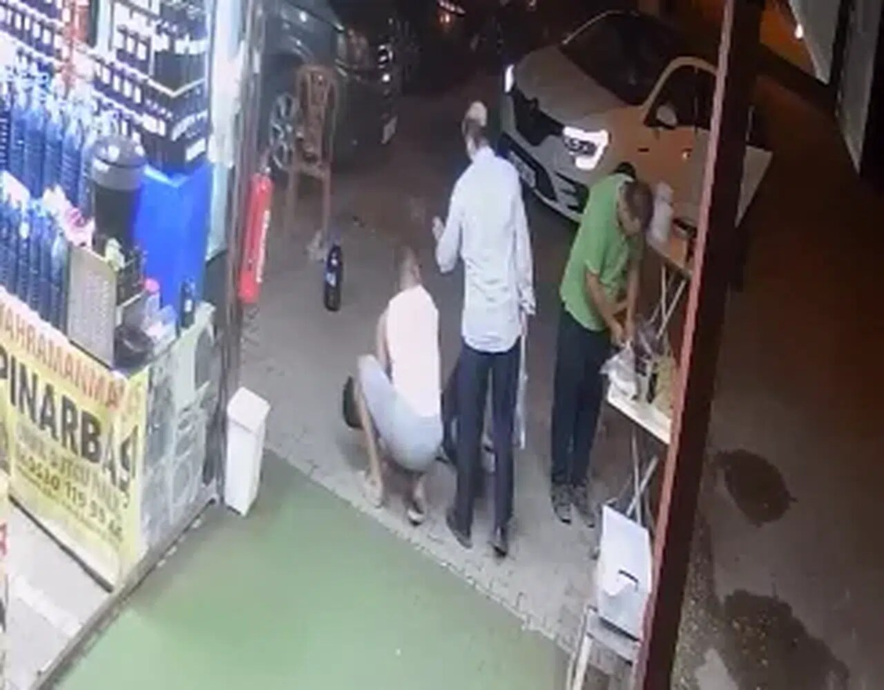 Kahramanmaraş'ta Parkta Bıçaklı Kavga! 3 Yaralı, İlk Yardım Kamerada
