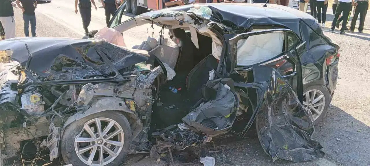 Pazarcık'ta Zincirleme Kaza! Otomobil Önce Araca Sonra Otobüse Çarptı