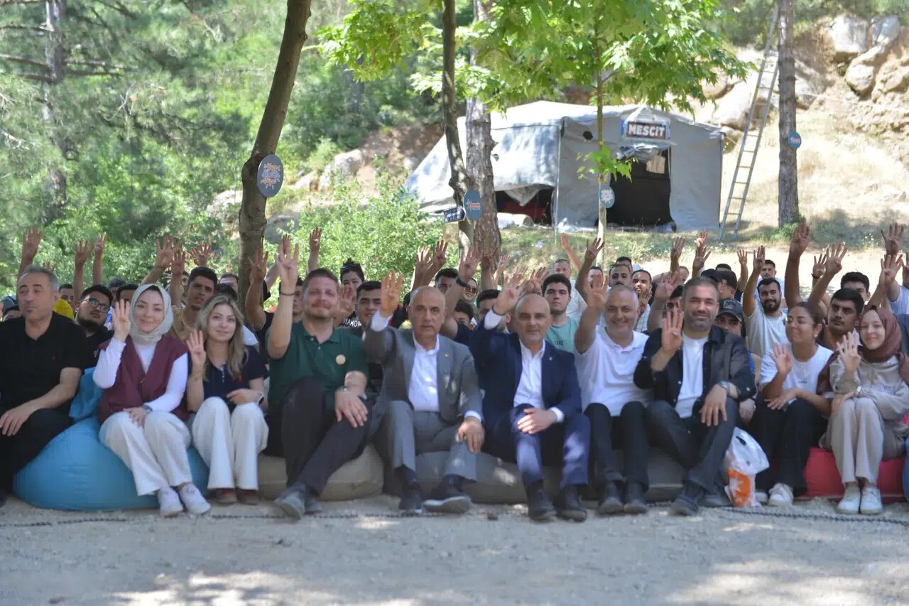 AK Parti Heyeti Andırın'da Gençlerle Buluştu