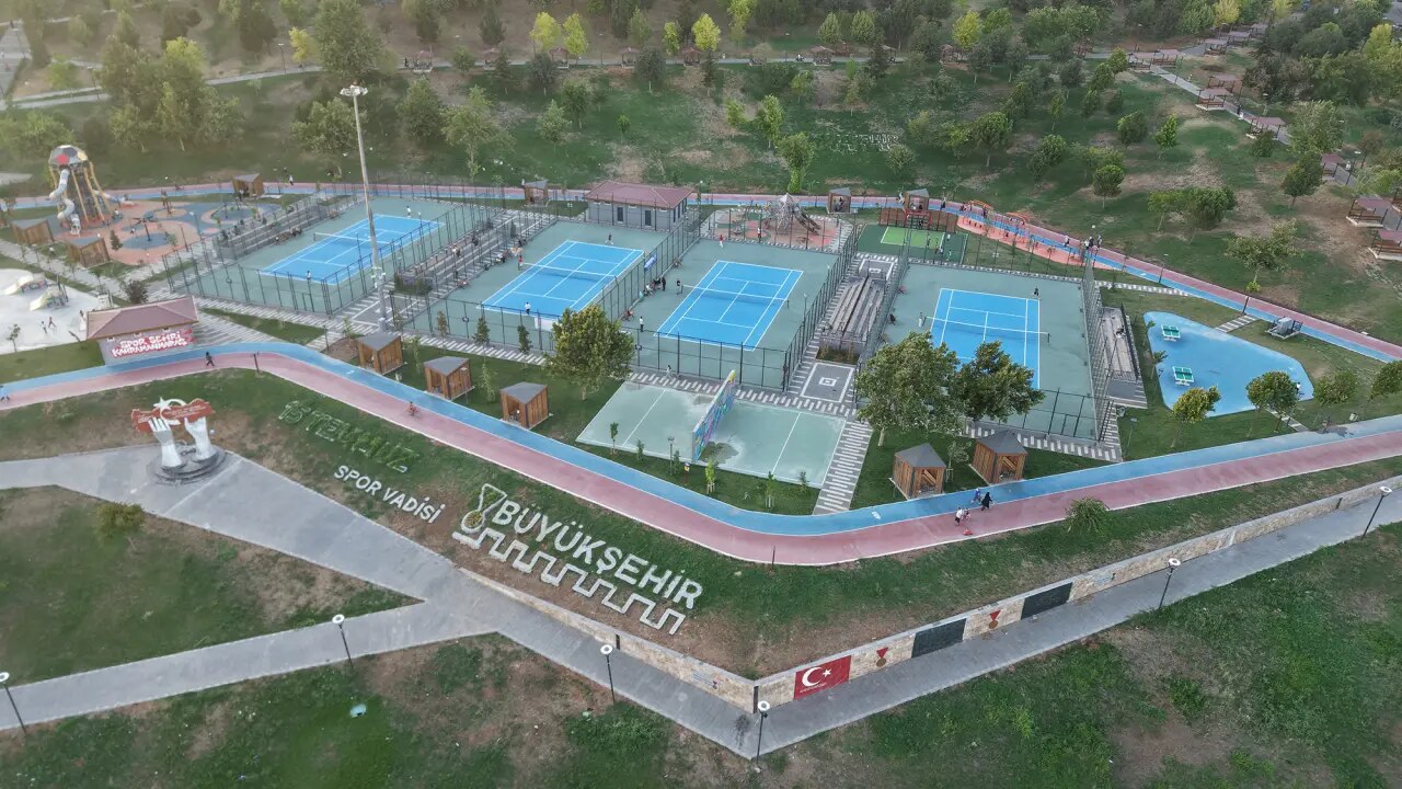 180 Sporcu Kortta! Kahramanmaraş'ta Tenis Heyecanı Zirvede