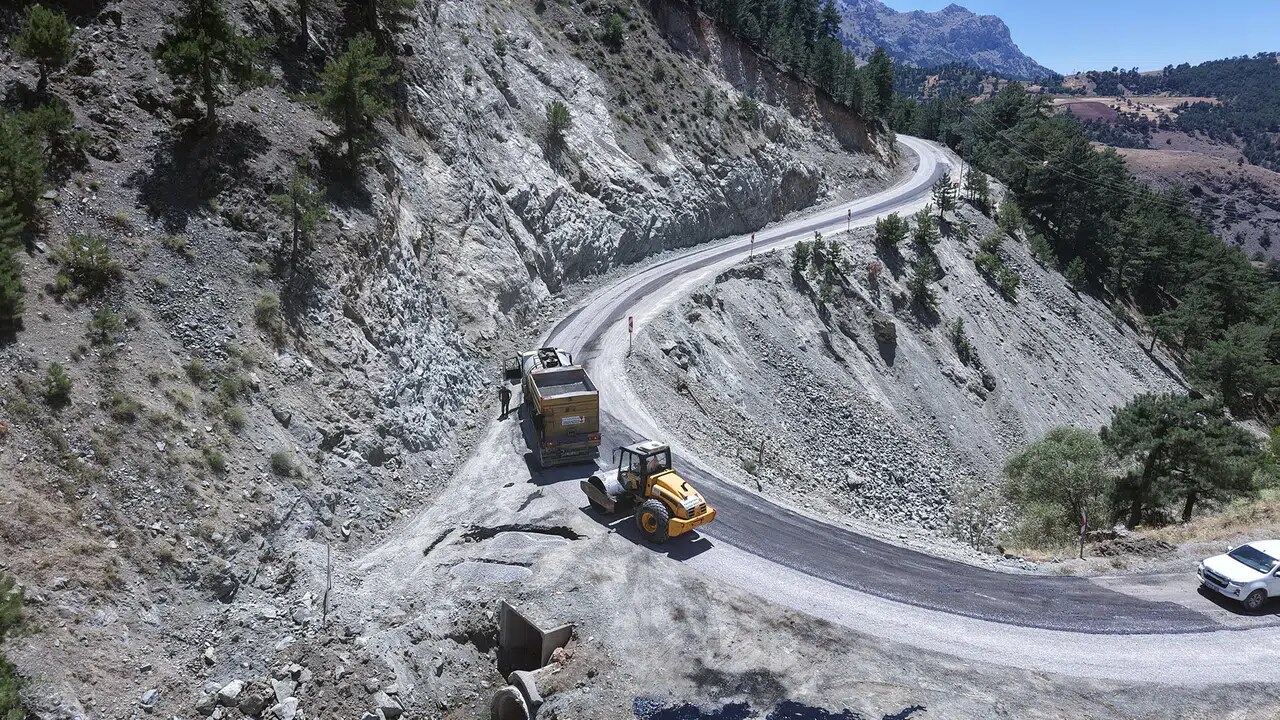 Ekinözü'nde 23 Kilometrelik Yol Atağı! Alişar Grup Yolu Yenileniyor