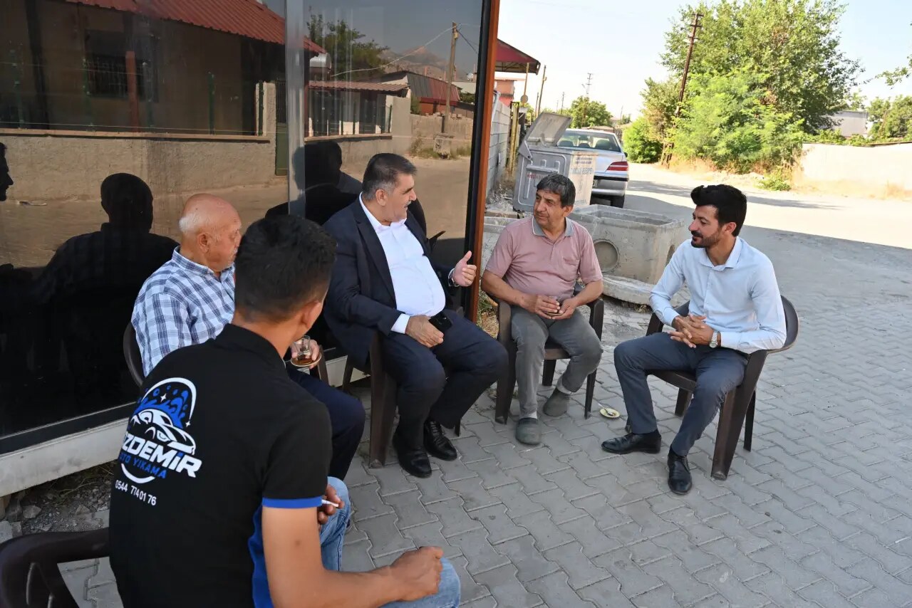 Türkoğlu'nda Başkan Karaca'dan Esnaf Turu! İstasyon Mahallesi'nde Neler Konuşuldu?