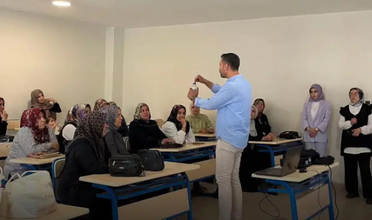 TÜGVA Kahramanmaraş'tan Velilere Bağımlılık Farkındalık Semineri