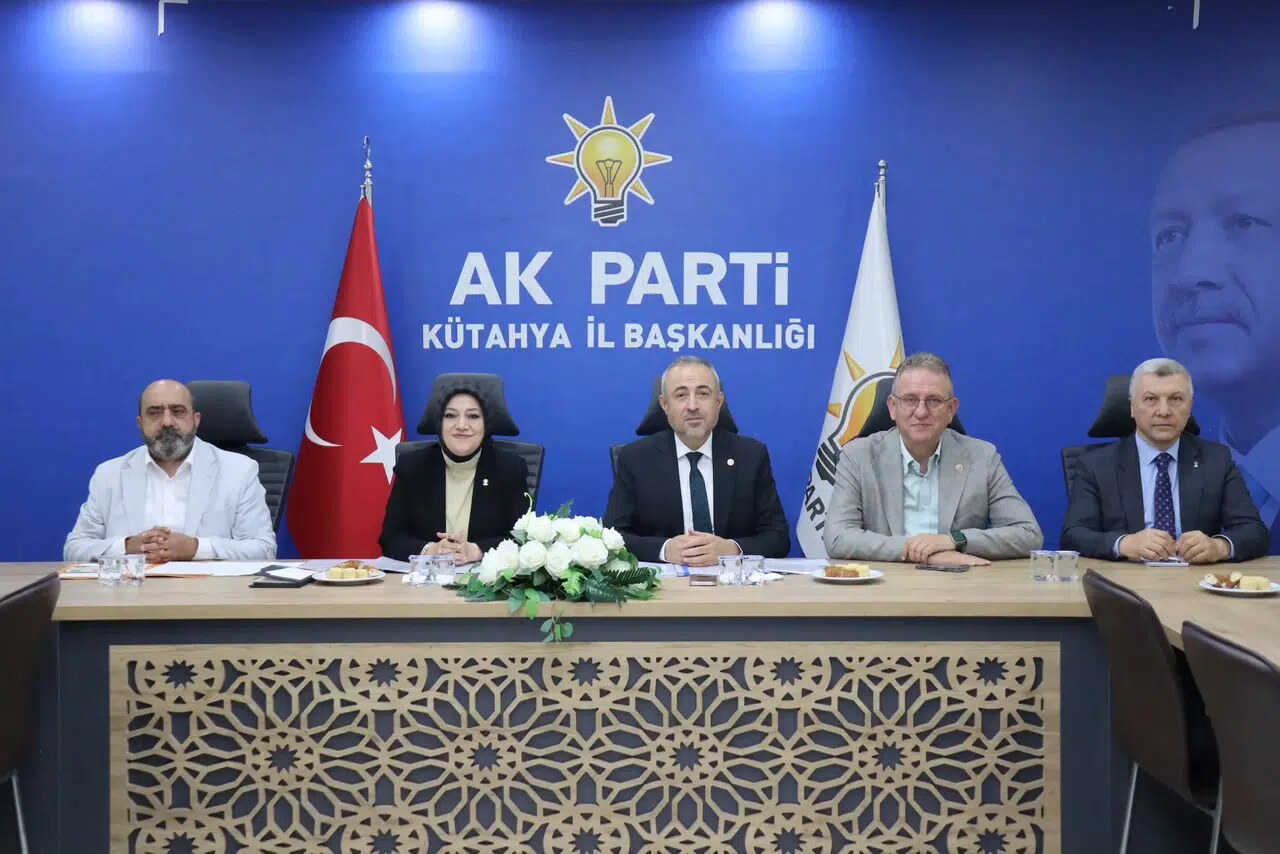 Milletvekili Karatutlu'dan Kütahya'da İstişare Trafiği