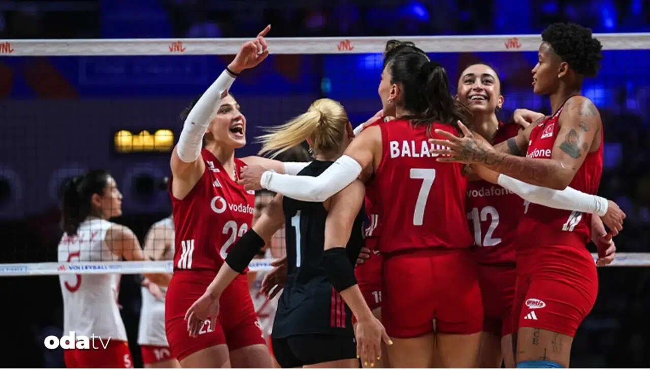 Şampiyon Türkiye! Filenin Sultanları Brezilya'yı Devirip Kupayı Kaldırdı
