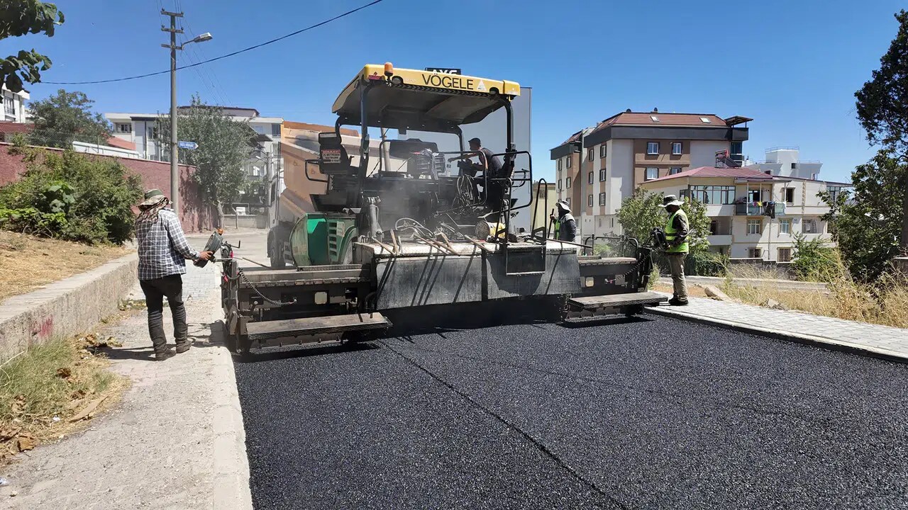 Kahramanmaraş'ta Asfalt Mesaisi Sürüyor! Bu Sokak Baştan Sona Yenileniyor