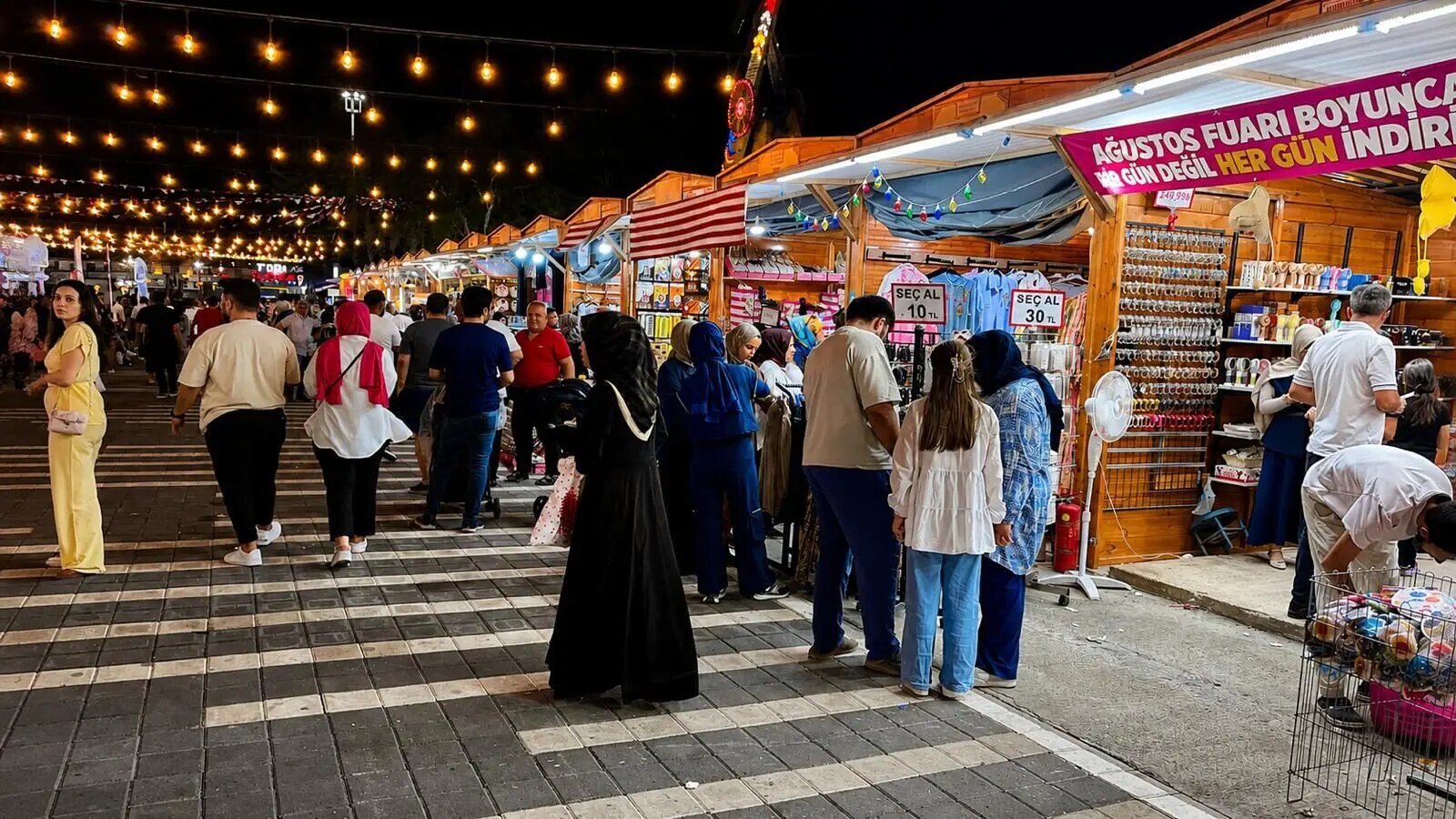 Kahramanmaraş Ağustos Fuarı Esnafın Yüzünü Güldürdü: İlk 5 Günde Satışlar Arttı