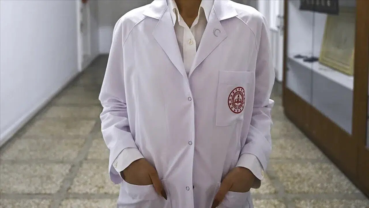 MEB Genelgesi Yayımlandı Öğretmenlere Önlük Geliyor