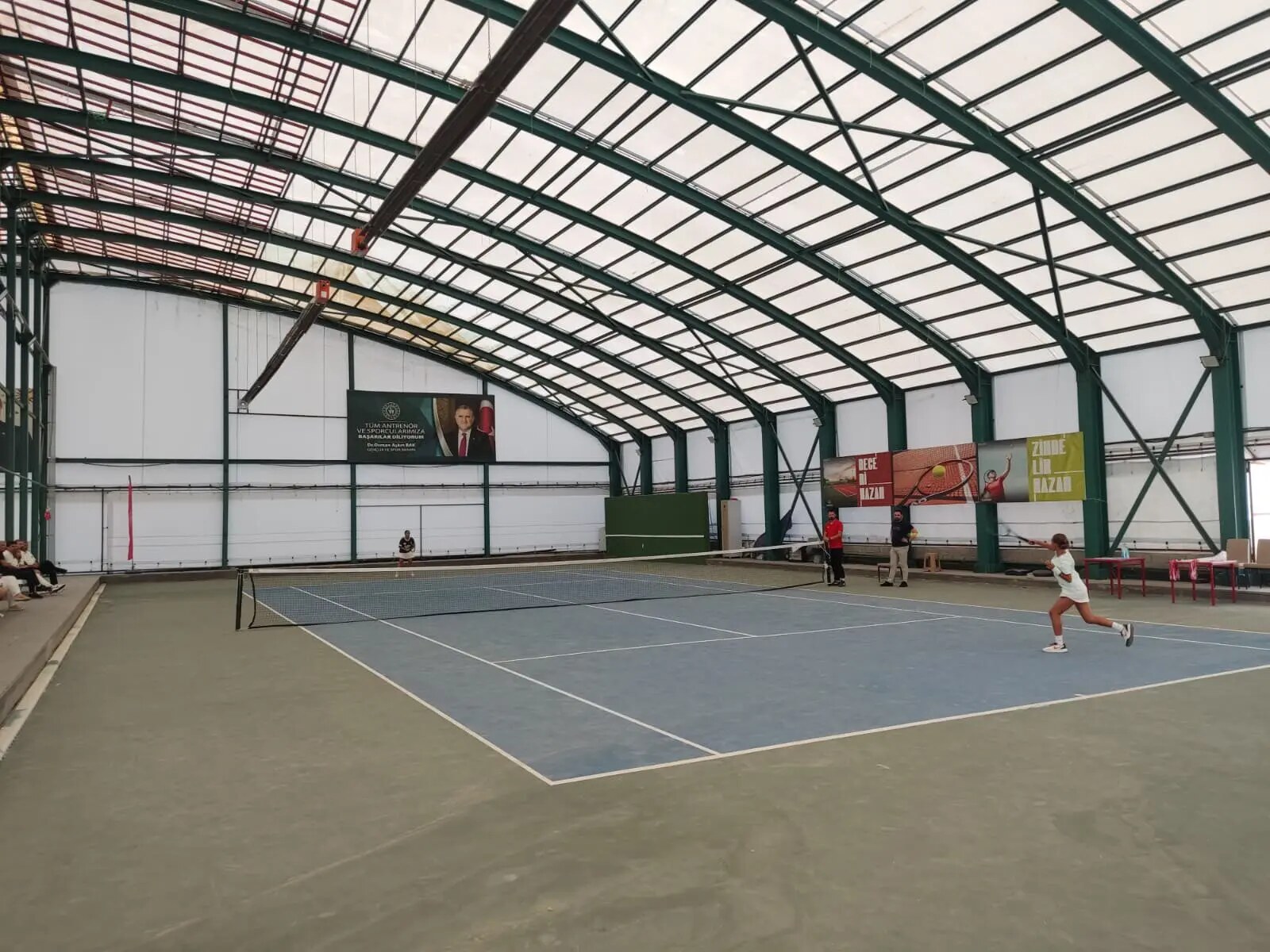 Kahramanmaraş’ta Zafer Coşkusu Tenis Kortlarına Taşındı