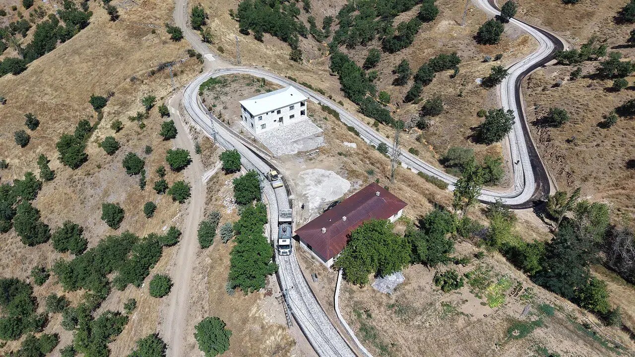 Ekinözü’nde 11 Kilometrelik Yol Baştan Sona Yenileniyor