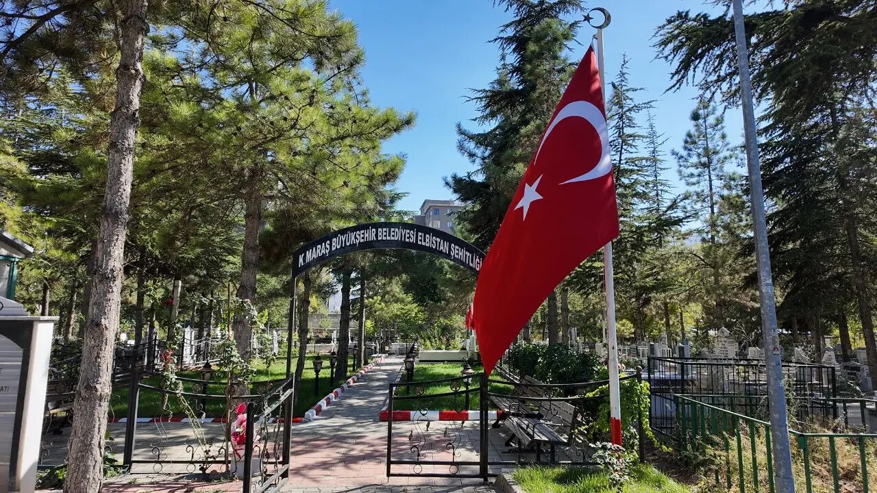 Hocazade ve Gariplik Mezarlıkları Baştan Sona Yenileniyor