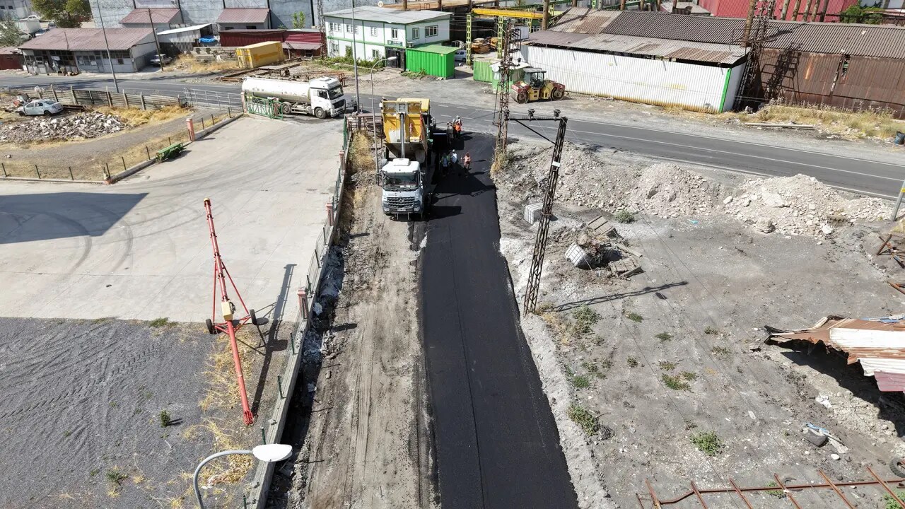 Genç Osman’da yollar değişiyor sıcak asfalt başladı