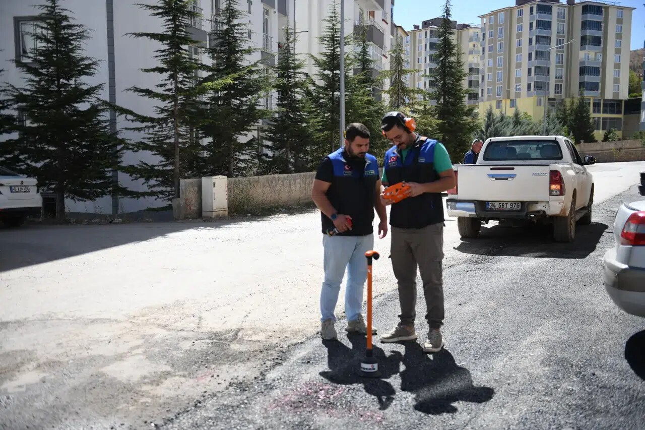 KASKİ Afşin’de görünmeyen su kaçaklarının izini sürüyor