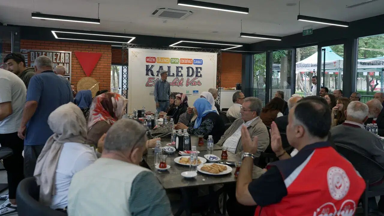 Kahramanmaraş Kalesi’nde Türküler Ulu Çınarlar İçin Söylendi