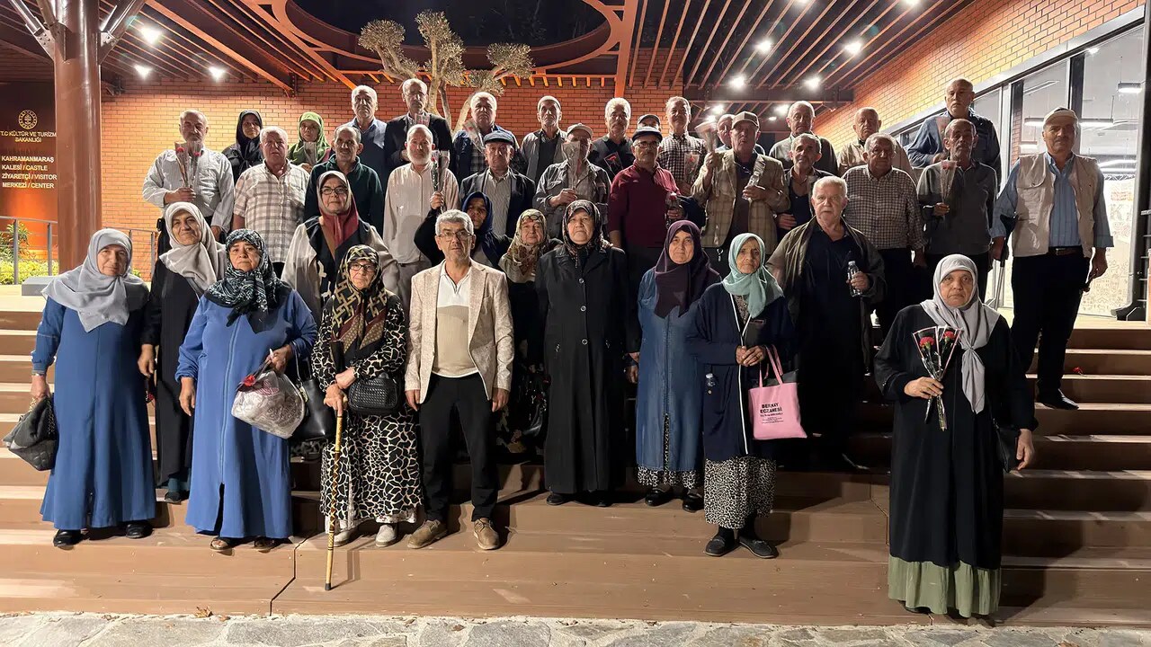 Kahramanmaraş Kalesi’nde Ulu Çınarlar Geceye Renk Kattı