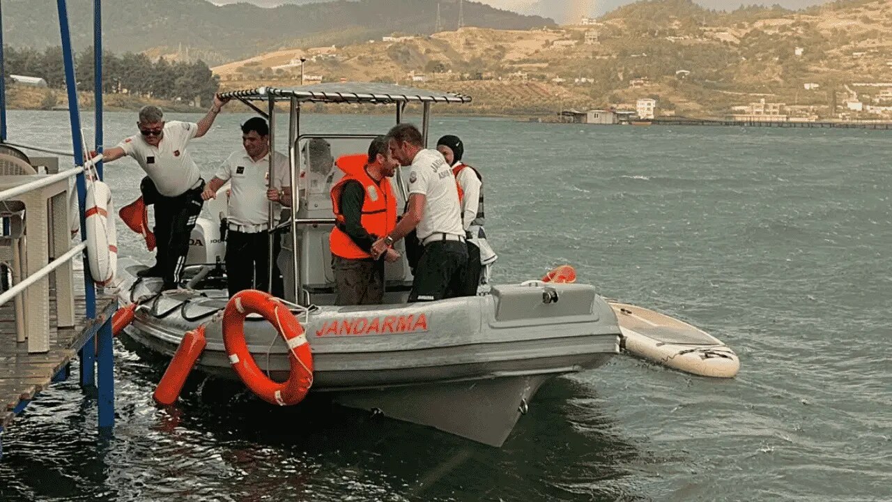 Fırtınada Sürüklenen Vatandaşlara Jandarma Yetişti