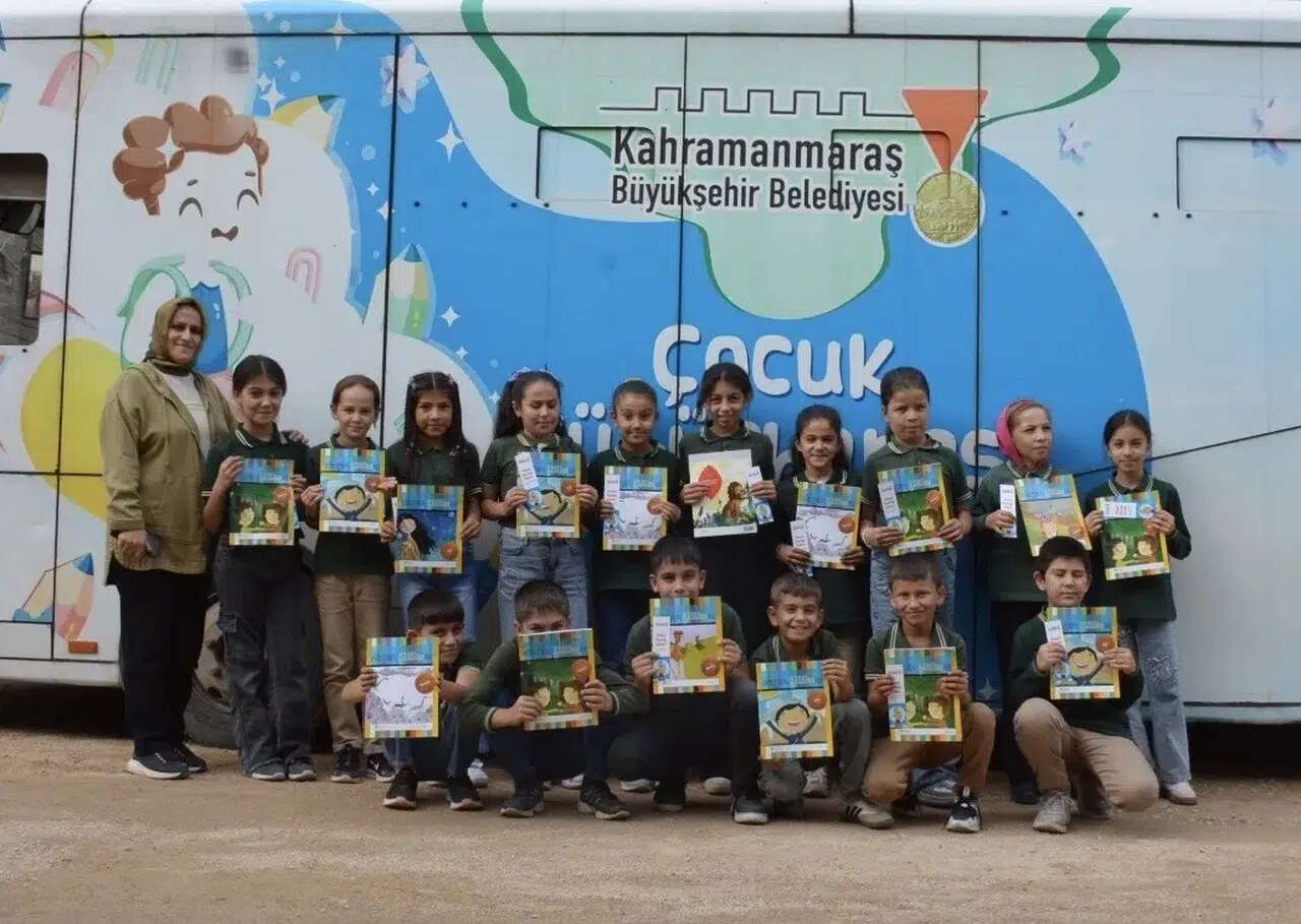 Kahramanmaraş’ta mobil kütüphane üç ilçeye ulaştı.